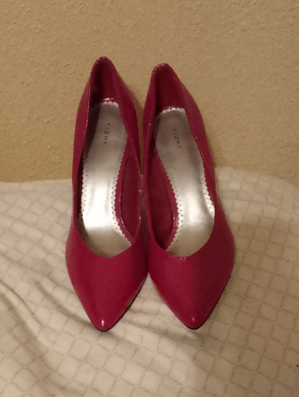 FIONI Clothing Fuchsia Pointed-Toe Women's Pumps